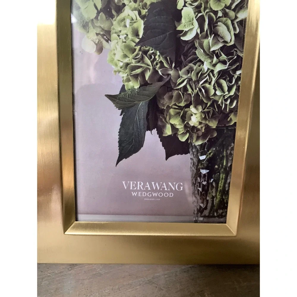Vera Wang Wedgwood Gold Metal 4x6 Picture Frame Brushed Finish Modern Home Decor